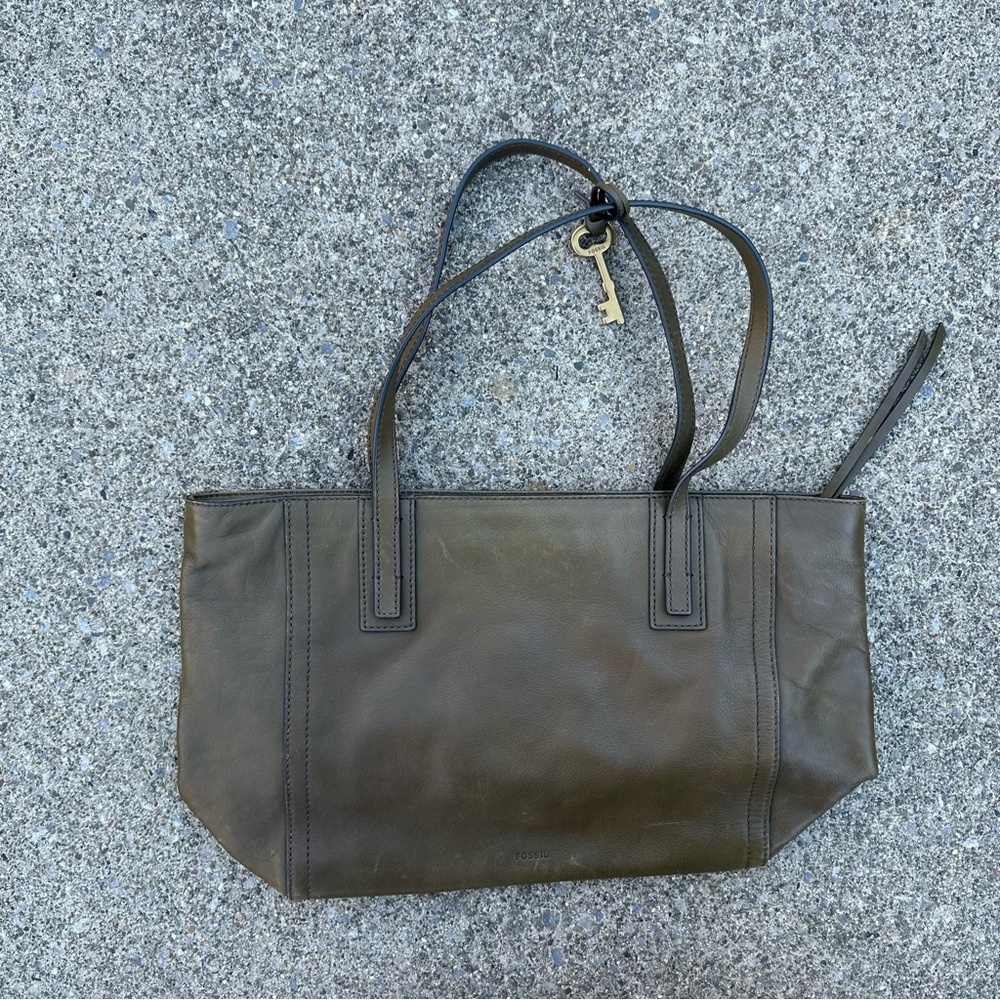 Green Fossil cow hide tote bag with key
